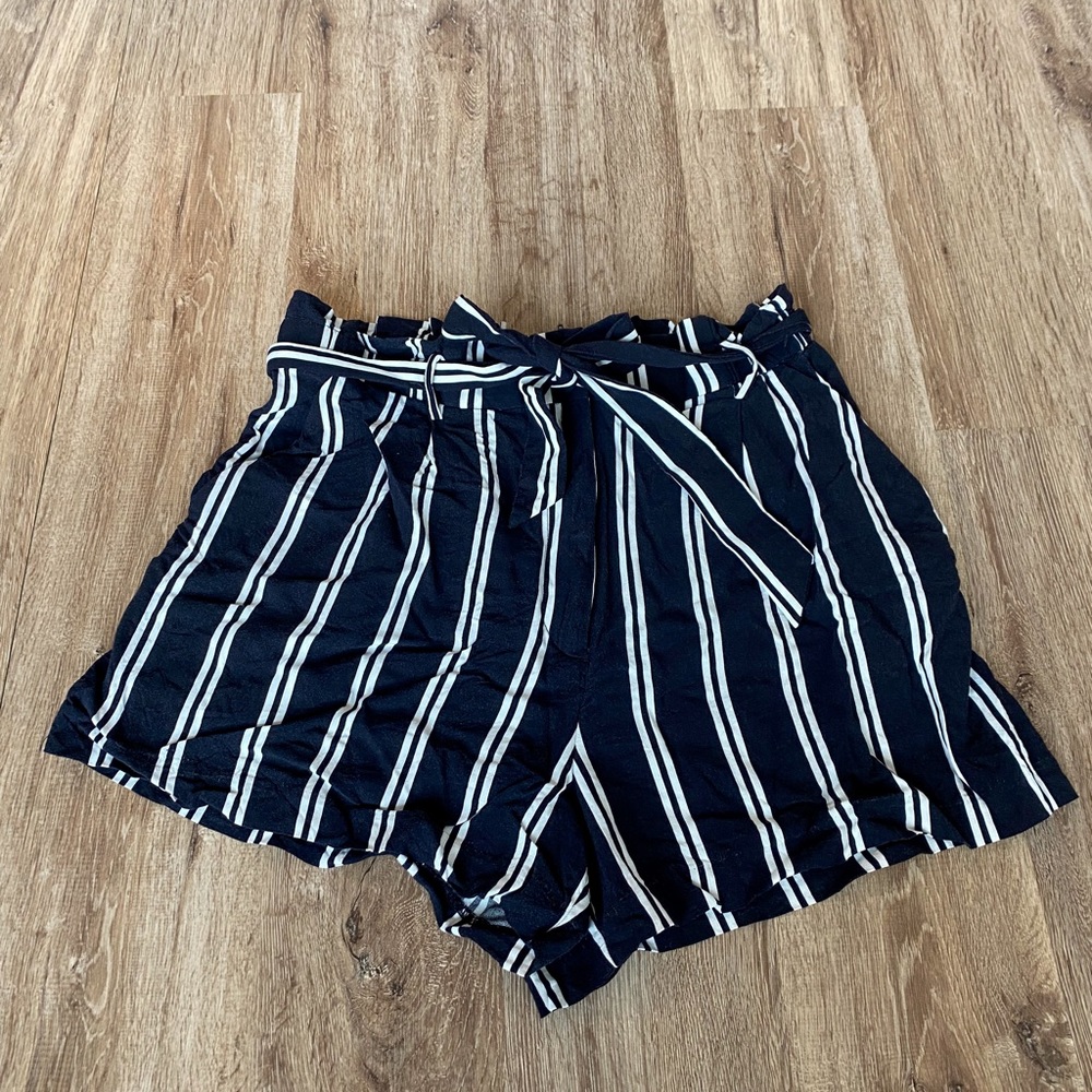 HM Paper Bag Waist Striped Short, Size 8